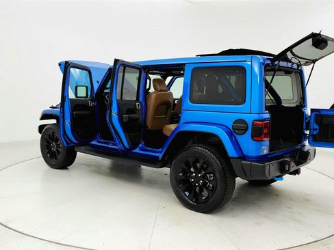 Used 2023 Jeep Wrangler Unlimited Sahara w/ Cold Weather Group image 10