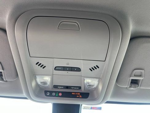 Used 2024 GMC Terrain SLT FWD image 36