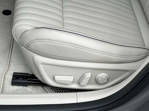 New 2026 Genesis G70 2.5T Prestige image 10