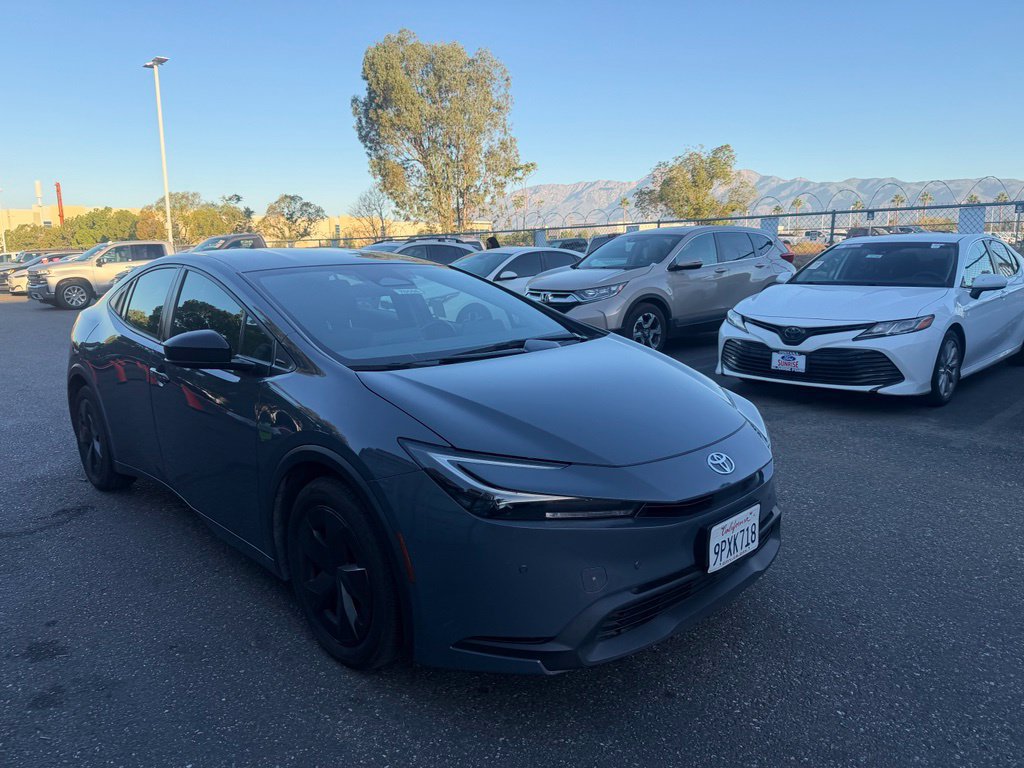 Used 2024 Toyota Prius LE FWD image 2