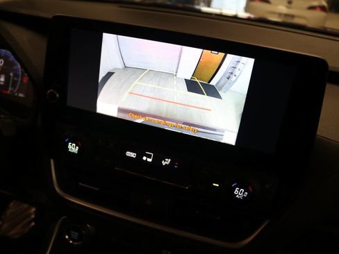 Used 2024 Toyota Grand Highlander AWD image 27