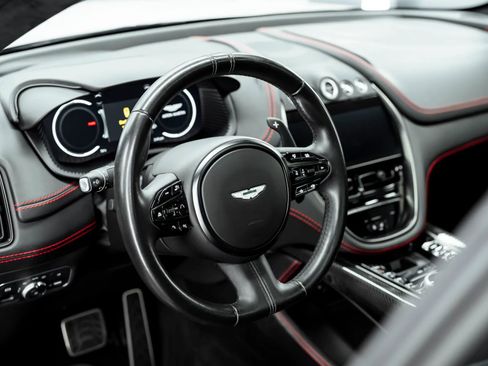 Used 2021 Aston Martin DBX AWD/4WD image 16