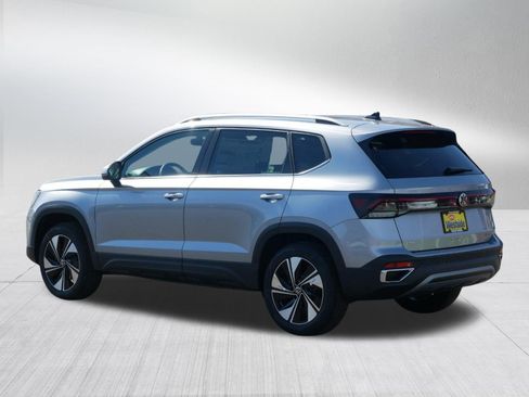 New 2026 Volkswagen Taos SE AWD/4WD image 3