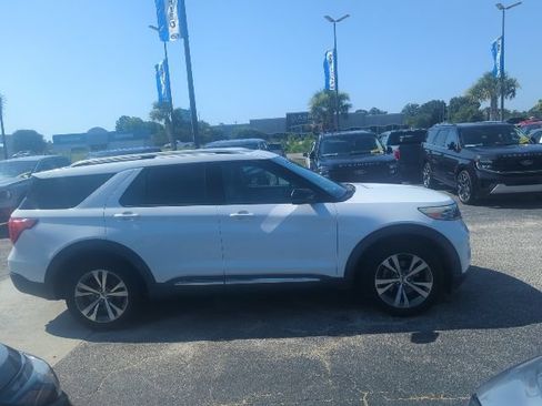 Used 2020 Ford Explorer Platinum w/ Premium Technology Package AWD/4WD image 2