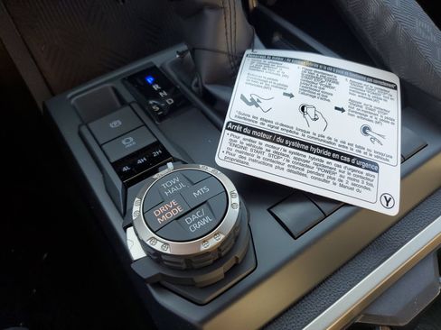 Certified 2026 Toyota Tacoma TRD Off-Road AWD/4WD image 30