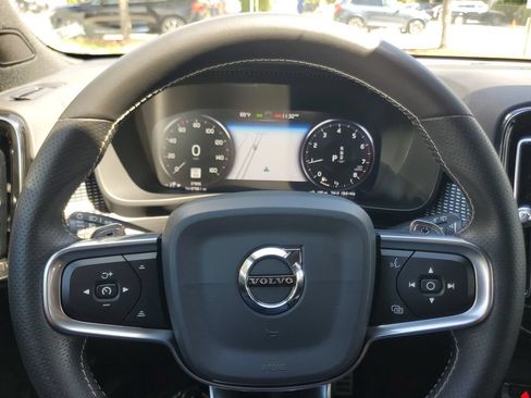 Used 2020 Volvo XC40 T5 R-Design AWD/4WD image 19