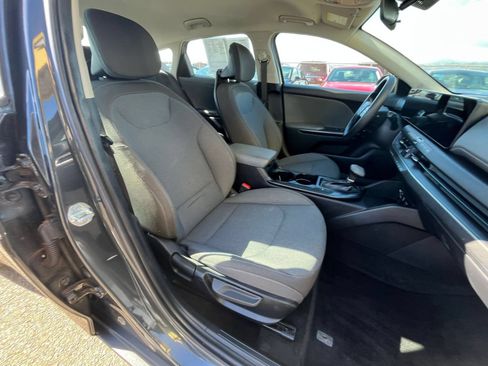 Used 2025 Kia K4 FWD image 31