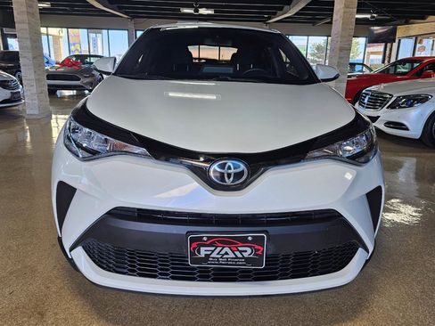 Used 2020 Toyota C-HR XLE image 2