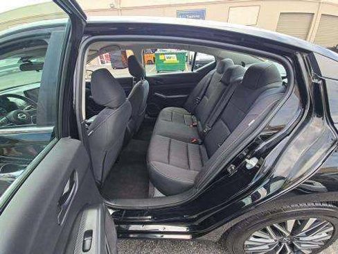 Used 2024 Nissan Altima 2.5 SV FWD image 6