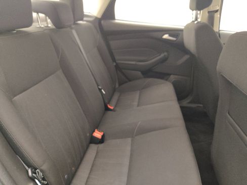 Used 2018 Ford Focus SE w/ Cold Weather Package FWD image 19