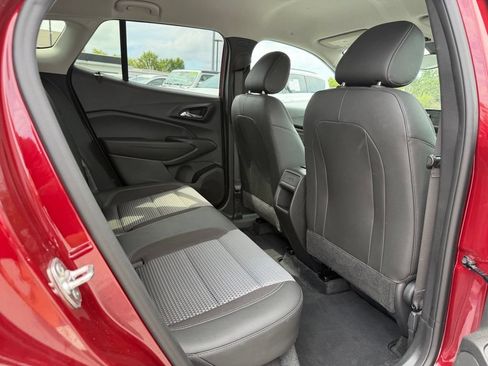 Used 2024 Chevrolet Trax LT w/ LT Convenience Package FWD image 28