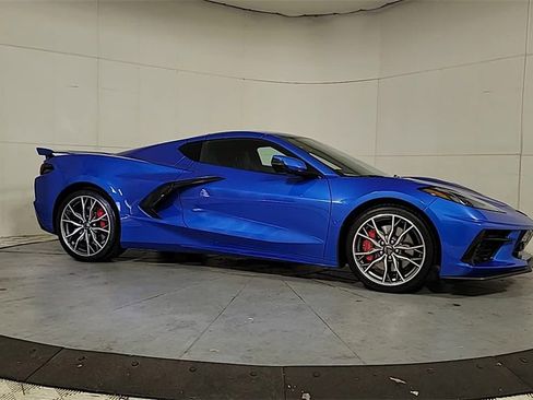 Used 2025 Chevrolet Corvette Stingray Premium Cpe w/ Z51 Performance Package image 9