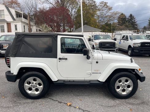 Used 2014 Jeep Wrangler Sahara w/ Connectivity Group AWD/4WD image 7