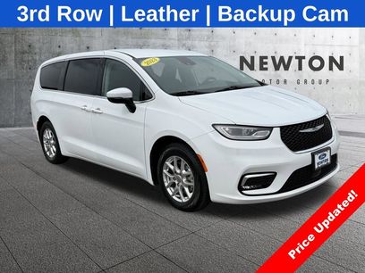 Used 2023 Chrysler Pacifica Touring-L