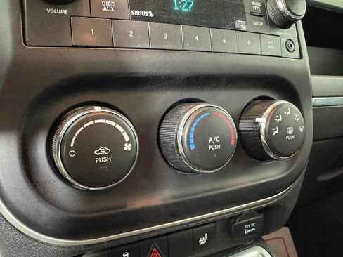 Used 2017 Jeep Compass Latitude AWD/4WD image 18