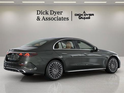 Used 2025 Mercedes-Benz E 350 Sedan image 9