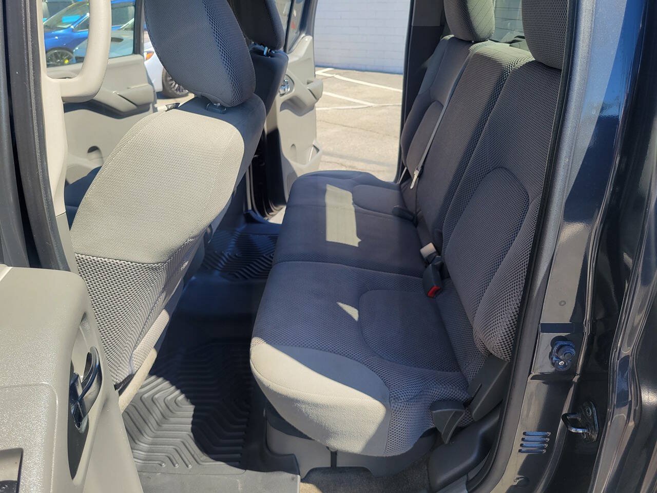 Used 2011 Nissan Frontier SV RWD image 17
