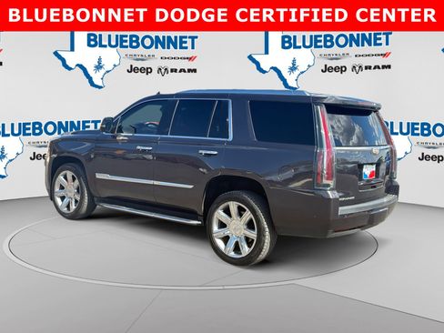 Used 2018 Cadillac Escalade Luxury RWD image 7