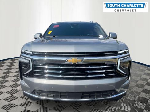 Used 2025 Chevrolet Suburban LT w/ Comfort Package AWD/4WD image 2