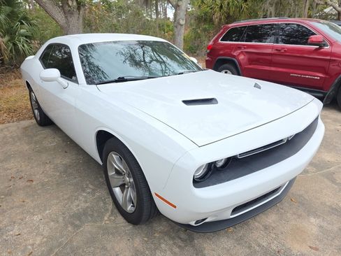 Used 2019 Dodge Challenger SXT image 6