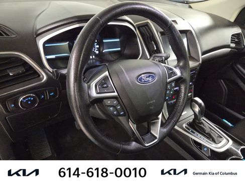 Used 2018 Ford Edge Titanium w/ Equipment Group 301A FWD image 18
