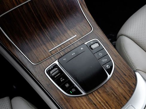 Used 2022 Mercedes-Benz GLC 300 w/ Premium Package Lite image 26