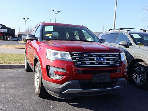 Used 2017 Ford Explorer XLT w/ Equipment Group 202A image 8