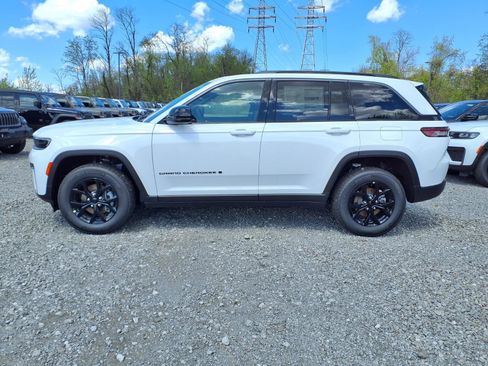 New 2026 Jeep Grand Cherokee Altitude AWD/4WD image 2