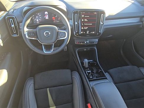 Used 2022 Volvo XC40 T5 R-Design w/ Climate Package image 20