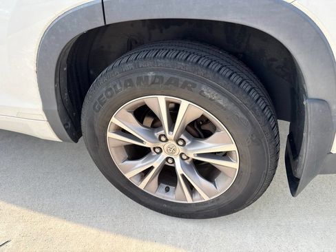 Used 2015 Toyota Highlander XLE AWD/4WD image 8