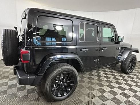 Used 2024 Jeep Wrangler Unlimited Sahara AWD/4WD image 2