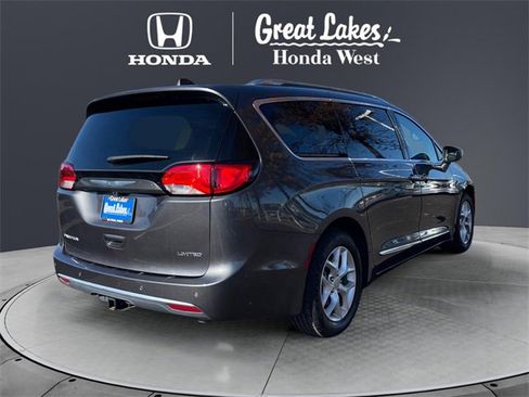 Used 2019 Chrysler Pacifica Limited image 5