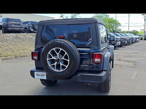 Used 2025 Jeep Wrangler Sport AWD/4WD image 8