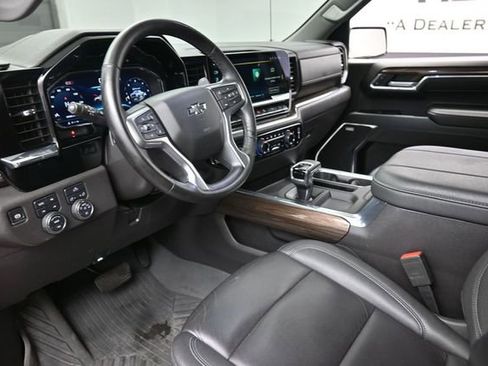 Used 2024 Chevrolet Silverado 1500 LT Trail Boss w/ Convenience Package II AWD/4WD image 18