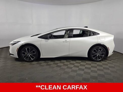 Used 2024 Toyota Prius XLE FWD image 5