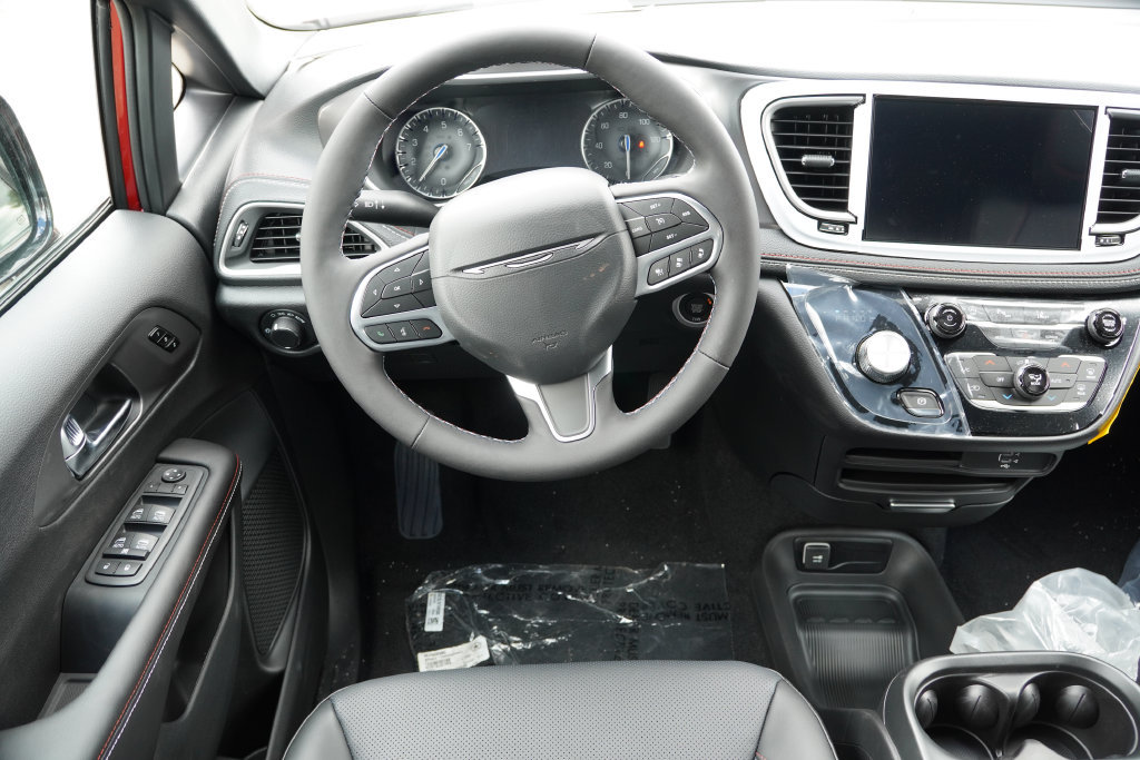 New 2027 Chrysler Pacifica Select AWD/4WD image 14