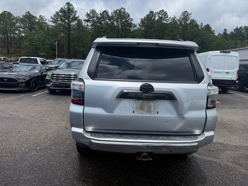 Used 2018 Toyota 4Runner TRD Off-Road Premium AWD/4WD image 6