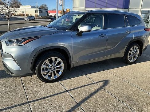 Used 2023 Toyota Highlander Limited image 11