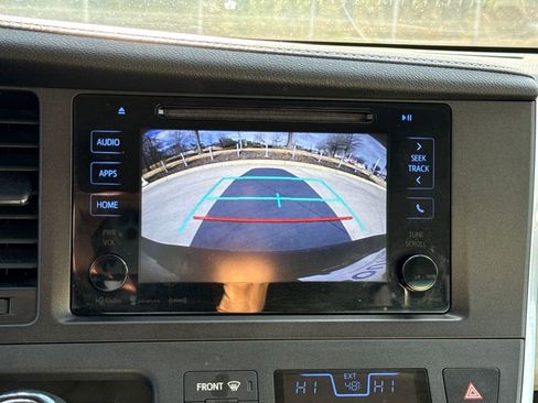 Used 2017 Toyota Sienna XLE image 24