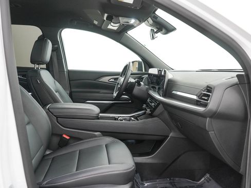 Used 2025 Chevrolet Traverse LT w/ Midnight/Sport Edition AWD/4WD image 13