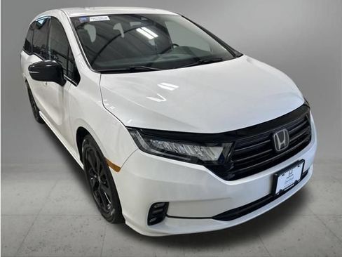 Certified 2023 Honda Odyssey Sport image 9