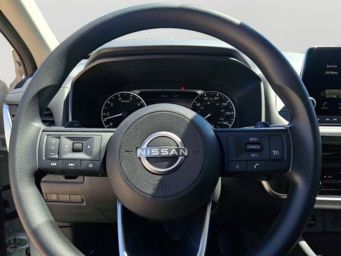 Used 2024 Nissan Rogue S AWD/4WD image 19
