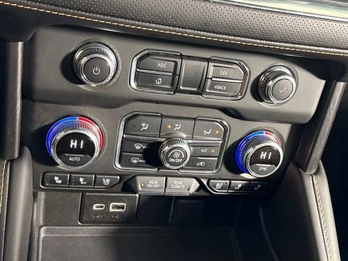 Used 2021 GMC Yukon XL AT4 w/ Technology Package AWD/4WD image 36