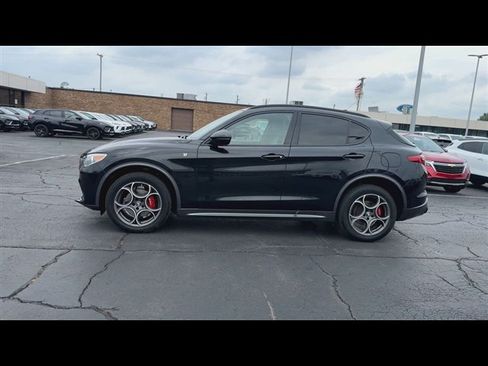 Used 2023 Alfa Romeo Stelvio Ti AWD/4WD image 5