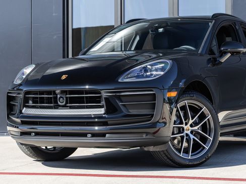 Certified 2026 Porsche Macan AWD/4WD image 7
