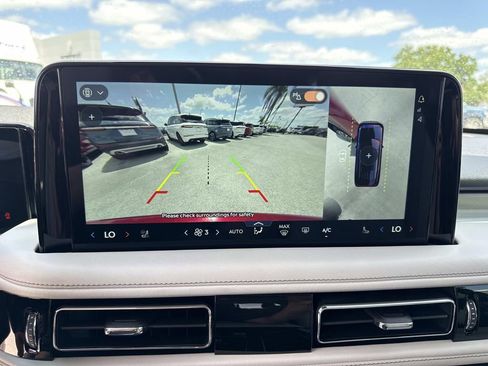 New 2026 Lincoln Aviator AWD image 25