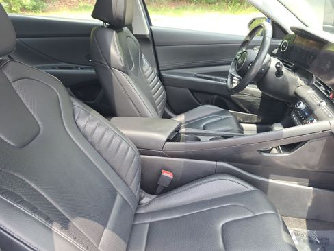 Used 2024 Hyundai Elantra Limited FWD image 10