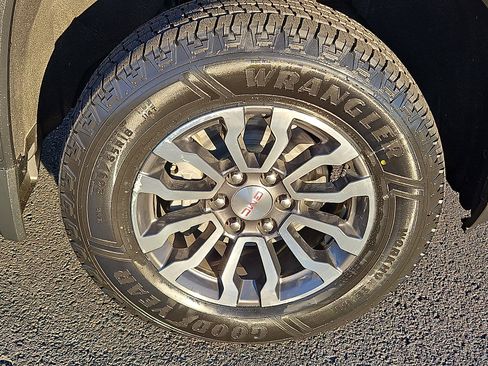 Used 2019 GMC Sierra 1500 AT4 w/ AT4 Premium Package image 7