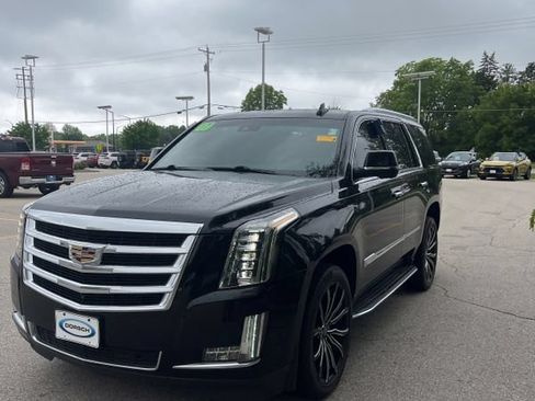 Used 2017 Cadillac Escalade Luxury AWD/4WD image 1