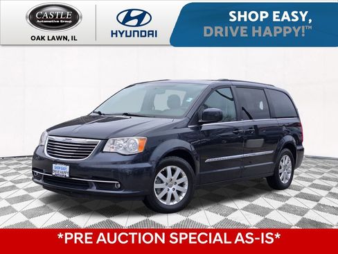 Used 2014 Chrysler Town & Country Touring image 1